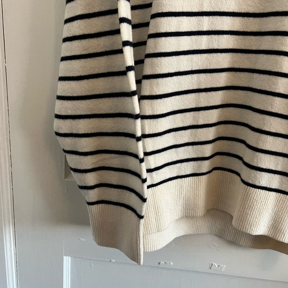 Old Navy Stripe Cream and Black Cozy Ribbed Knit Sweater Size XXXL NWT 3x - Picture 4 of 4